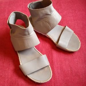 Eileen Fisher Women's 8 M Gray Leather Sandals Gladiator